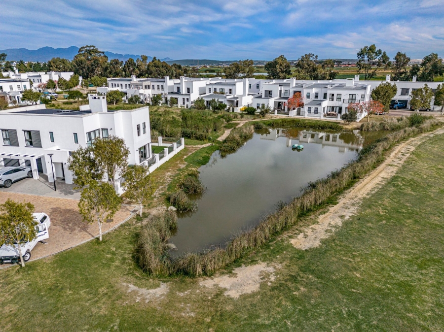 4 Bedroom Property for Sale in Croydon Gardens Estate Western Cape